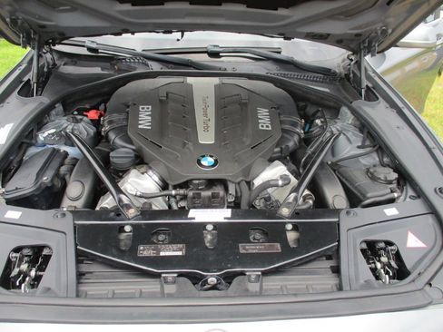 Used 2011 BMW 550i Sedan image 21