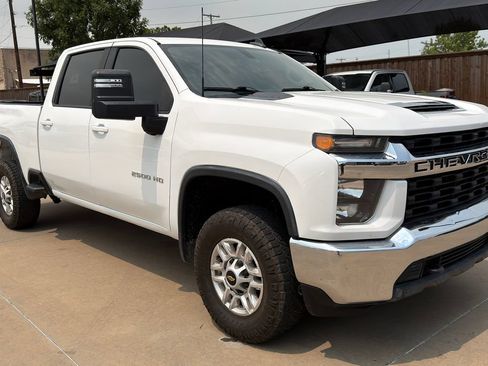 Used 2023 Chevrolet Silverado 2500 LT AWD/4WD image 3