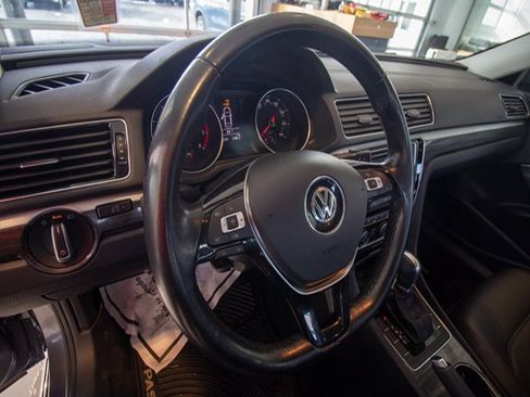 Used 2018 Volkswagen Passat 2.0T SE image 19