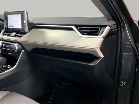 Used 2025 Toyota RAV4 XLE AWD/4WD image 19
