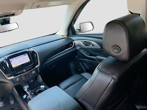 Used 2021 Chevrolet Traverse LT w/ LT Premium Package image 24