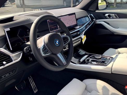 New 2026 BMW X5 xDrive50e w/ M Sport Package image 7