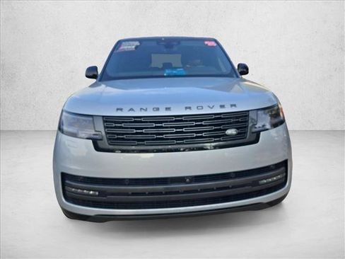 Used 2025 Land Rover Range Rover SE AWD/4WD image 2