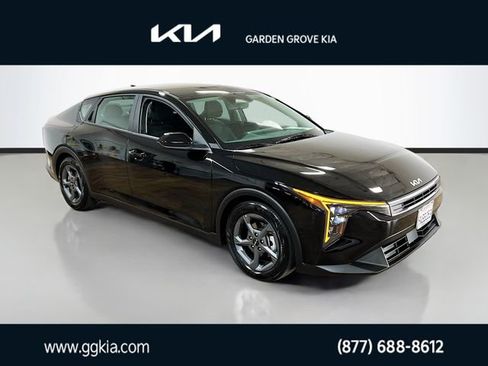 Certified 2025 Kia K4 LXS image 1