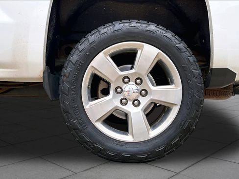 Used 2015 Chevrolet Silverado 1500 LT w/ LT Convenience Package AWD/4WD image 10