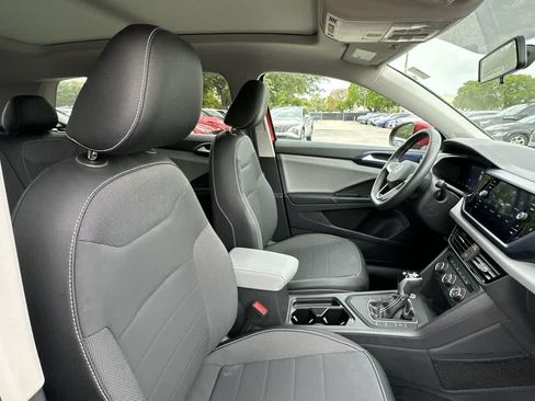 Used 2022 Volkswagen Taos SE w/ Panoramic Sunroof Package FWD image 27