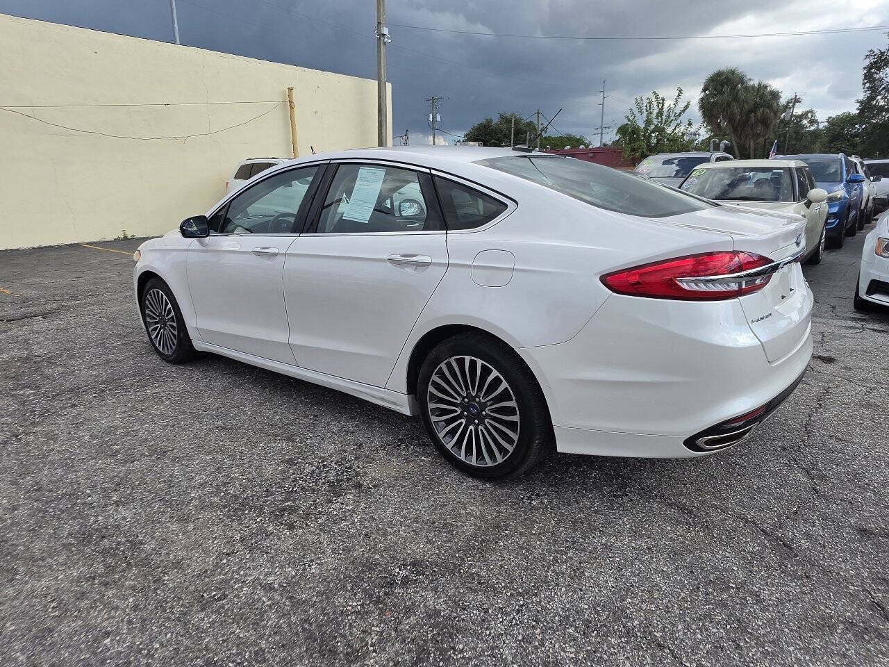 Used 2017 Ford Fusion SE FWD image 7