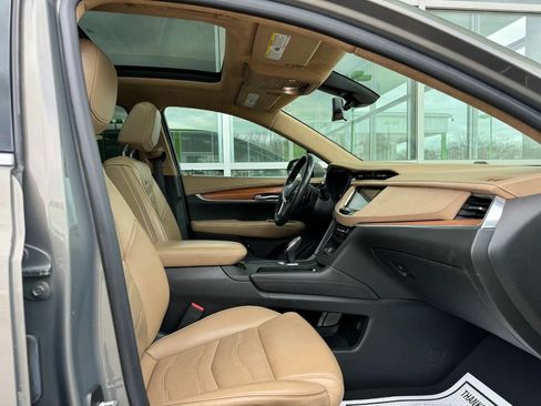 Used 2018 Cadillac XT5 Platinum w/ Driver Assist Package image 15