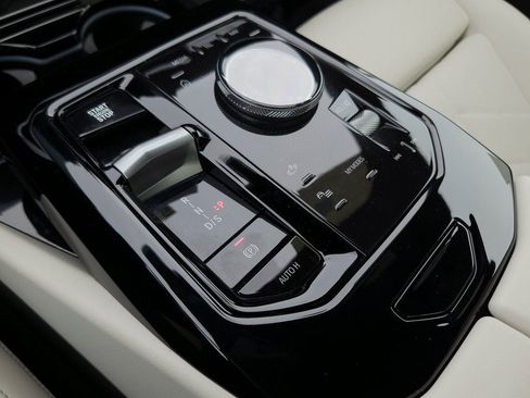 Certified 2025 BMW 530i image 13