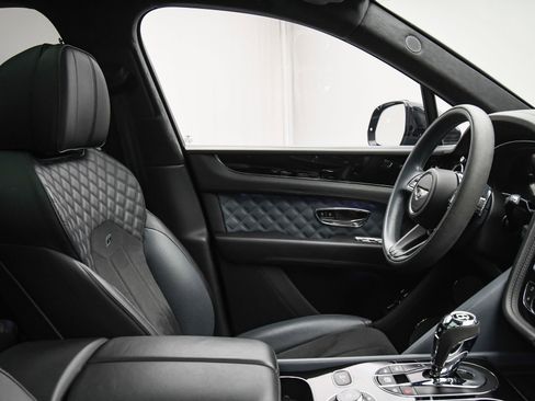 Used 2022 Bentley Bentayga image 50