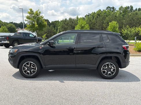 Used 2025 Jeep Compass Trailhawk AWD/4WD image 4