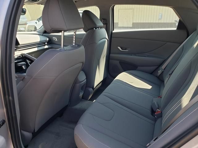 Certified 2025 Hyundai Elantra SEL FWD image 10