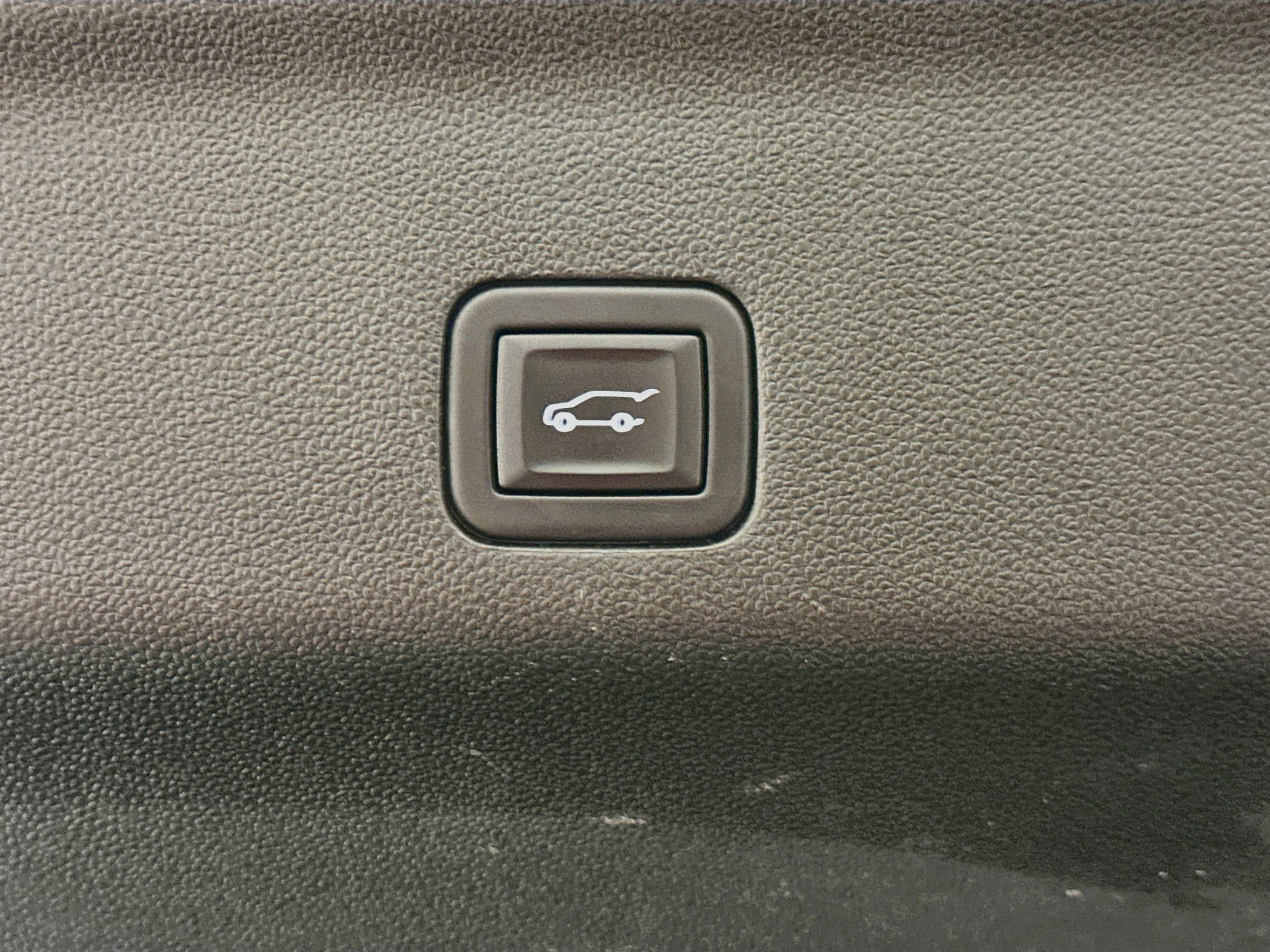 Used 2023 Chevrolet Suburban Premier AWD/4WD image 32