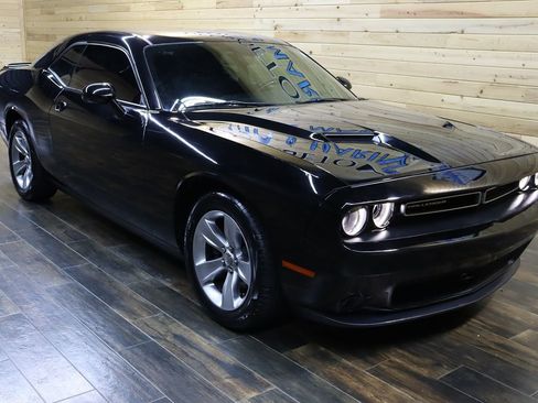 Used 2020 Dodge Challenger SXT w/ Driver Convenience Group image 2