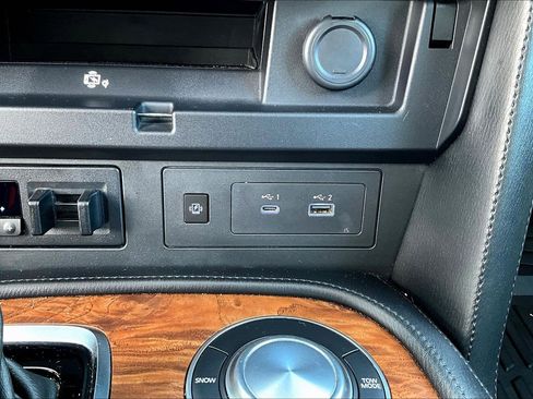 Used 2021 Nissan Armada SL w/ Captain's Chairs Package image 17