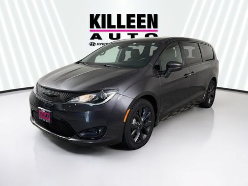 Used 2019 Chrysler Pacifica Touring Plus w/ Advanced Safetytec Group FWD image 3