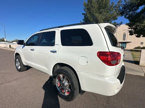 Used 2011 Toyota Sequoia Platinum image 2