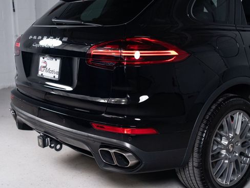 Used 2016 Porsche Cayenne Turbo AWD/4WD image 13