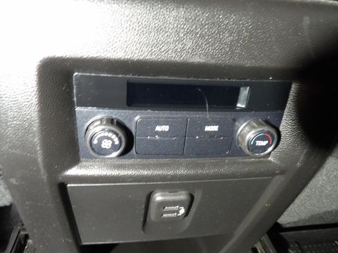 Used 2019 Chevrolet Traverse LT w/ LPO, Floor Liner Package AWD/4WD image 13
