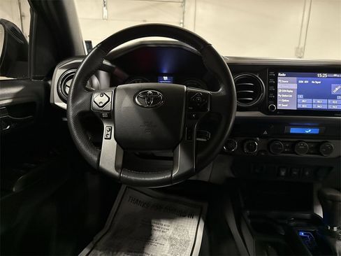 Used 2022 Toyota Tacoma TRD Sport image 19
