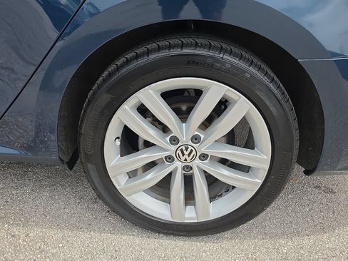 Used 2018 Volkswagen Passat 2.0T SE FWD image 33