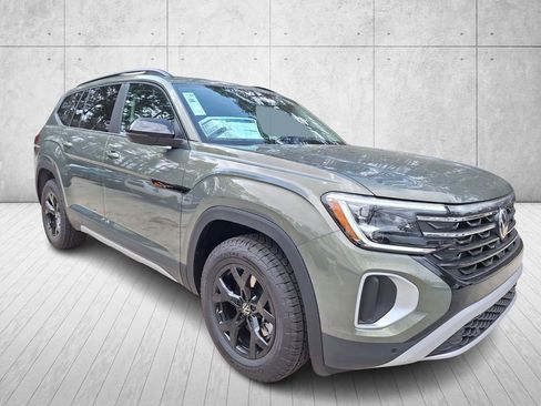 New 2026 Volkswagen Atlas Peak Edition image 7