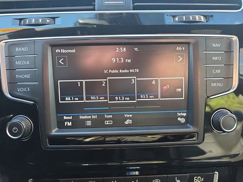 Used 2017 Volkswagen Golf R 4-Door image 30