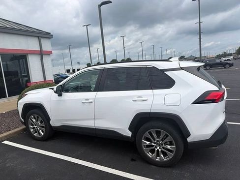 Used 2019 Toyota RAV4 XLE Premium AWD/4WD image 3