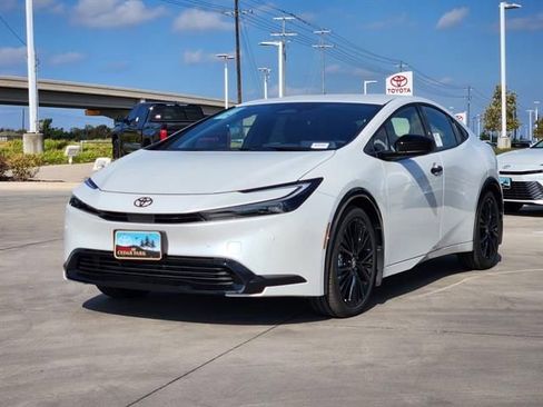 New 2026 Toyota Prius Plug-In Hybrid FWD image 2