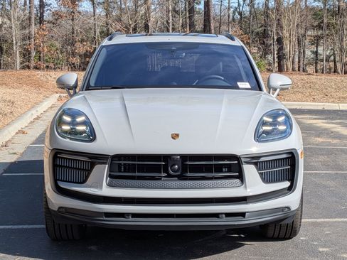 Certified 2025 Porsche Macan S AWD/4WD image 10