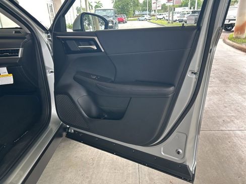 New 2025 Mitsubishi Outlander SE image 25