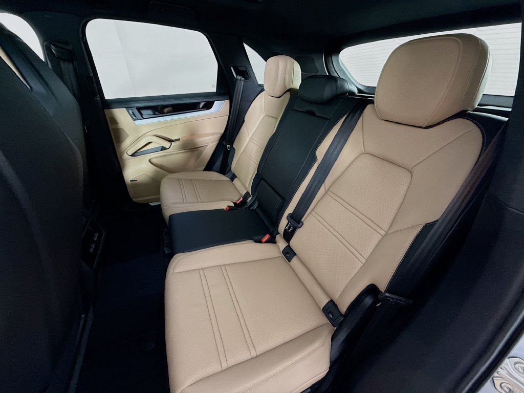 Certified 2026 Porsche Cayenne AWD/4WD image 26