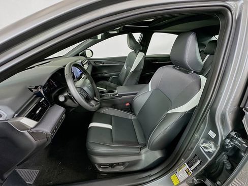 Used 2025 Toyota Camry SE image 21