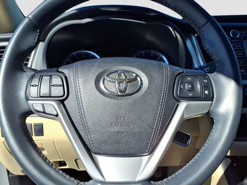 Used 2016 Toyota Highlander Limited image 30