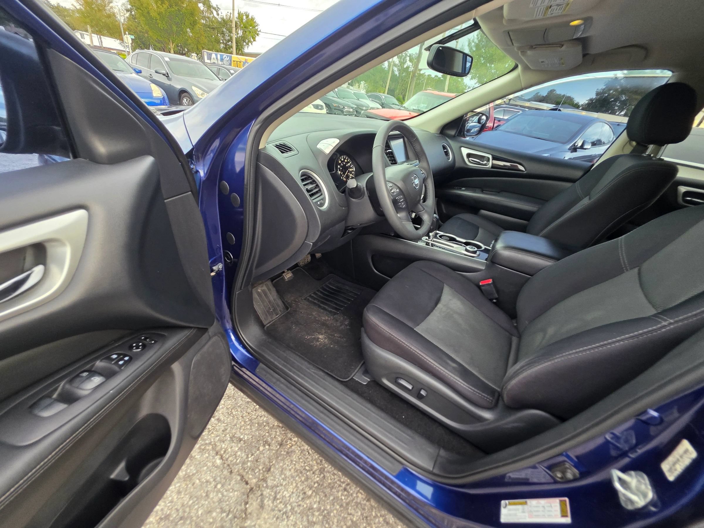 Used 2018 Nissan Pathfinder SV AWD/4WD image 12