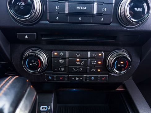 Used 2018 Ford F150 Raptor w/ Equipment Group 802A Luxury AWD/4WD image 31