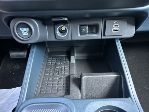 New 2025 Ford Maverick Lariat w/ Black Appearance Package image 27