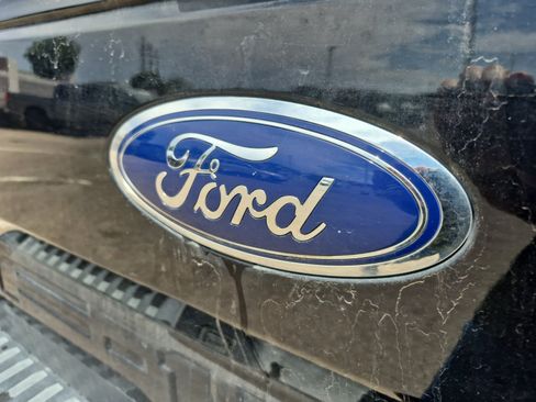 Used 2019 Ford F150 XLT w/ Equipment Group 302A Luxury AWD/4WD image 23