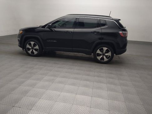 Used 2017 Jeep Compass Latitude FWD image 3