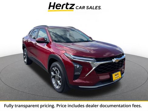 Used 2025 Chevrolet Trax LT FWD image 1