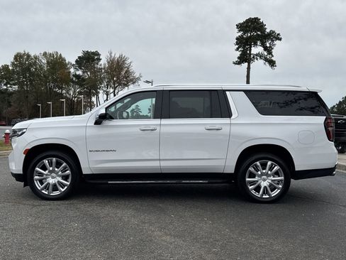 Used 2023 Chevrolet Suburban Premier image 7