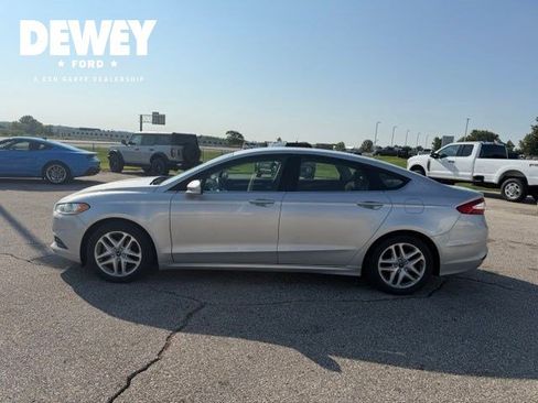 Used 2016 Ford Fusion SE FWD image 8