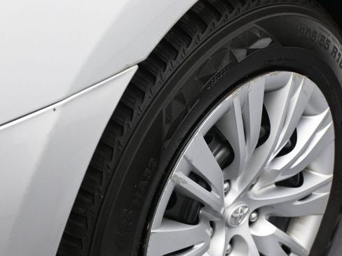 Used 2014 Toyota Camry LE FWD image 12