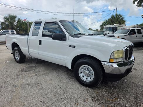 Used 2003 Ford F250 XLT RWD image 3