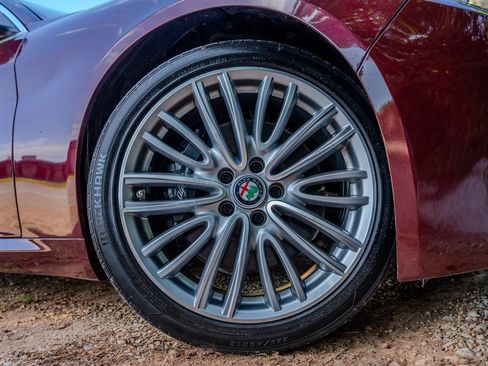 Used 2019 Alfa Romeo Giulia Ti w/ Quick Order Package 22Z Lusso RWD image 13