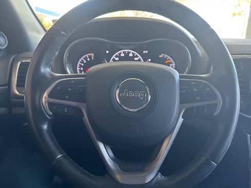 Used 2020 Jeep Grand Cherokee Laredo w/ Laredo X Package RWD image 25