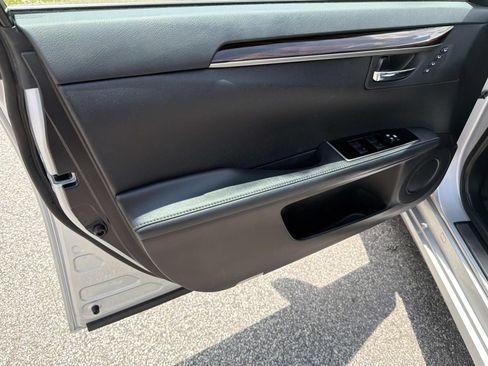 Used 2016 Lexus ES 350 w/ Luxury Package w/Wood Trim FWD image 10