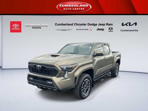 Used 2025 Toyota Tacoma TRD Sport w/ TRD Sport Premium Package image 4