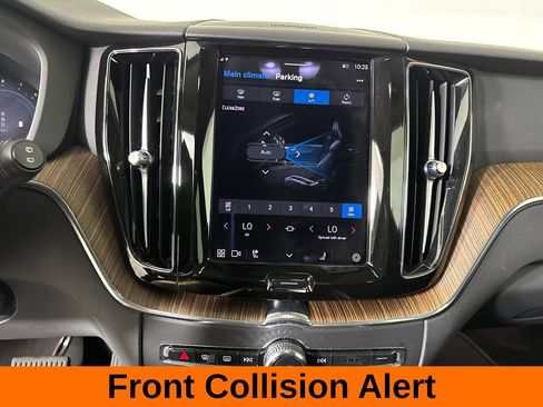 Used 2023 Volvo XC60 B5 Plus AWD/4WD image 15