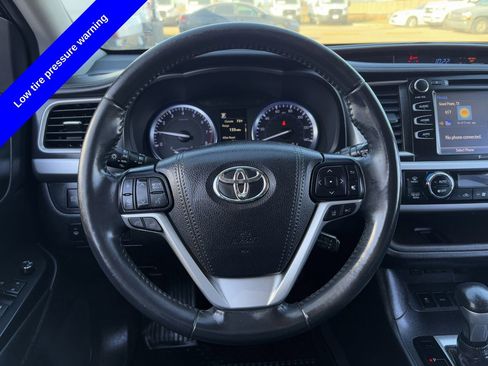 Used 2019 Toyota Highlander XLE image 16